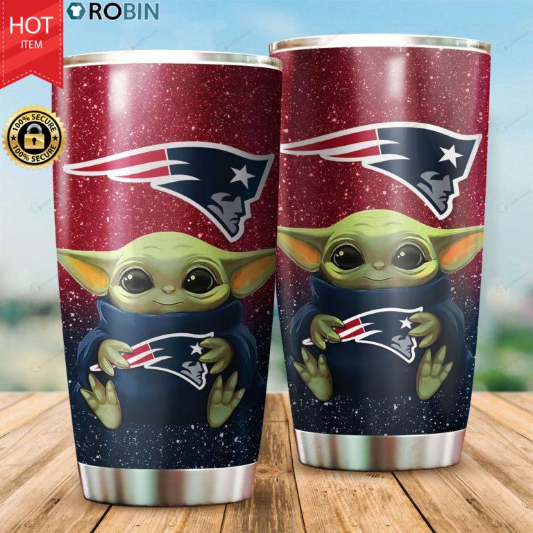 Baby Yoda Hug New England Patriots 20oz Tumbler