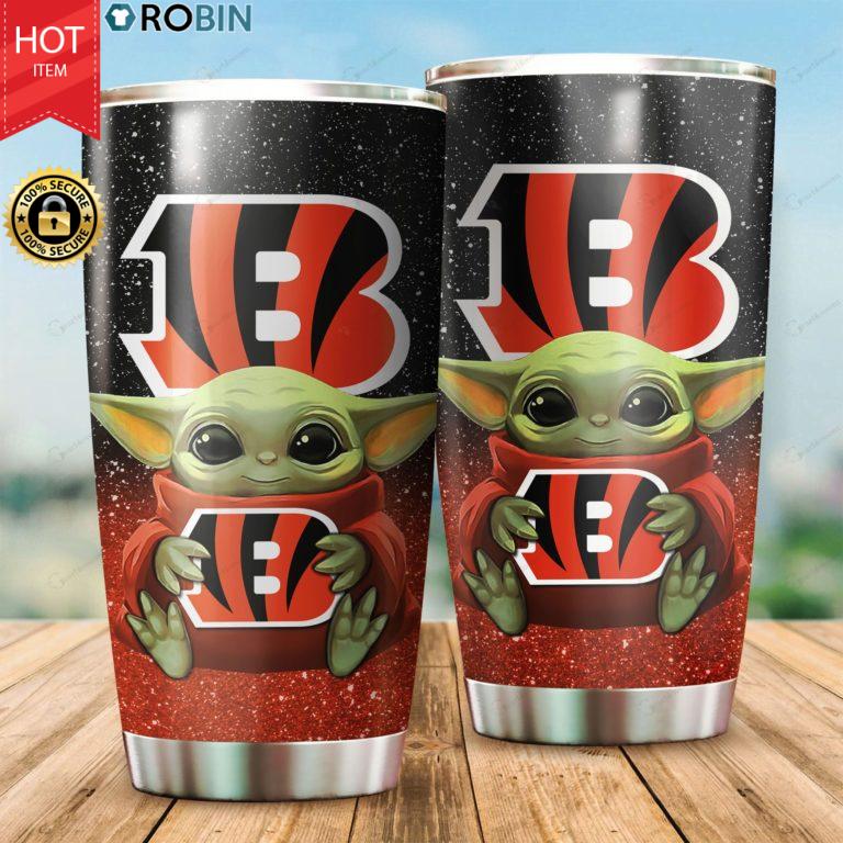 Baby Yoda Hug Cincinnati Bengals 20oz Tumbler