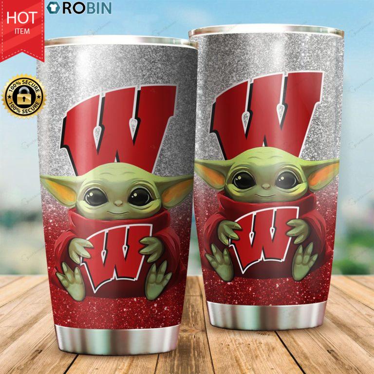 Baby Yoda Hug Wisconsin Badgers 20oz Tumbler