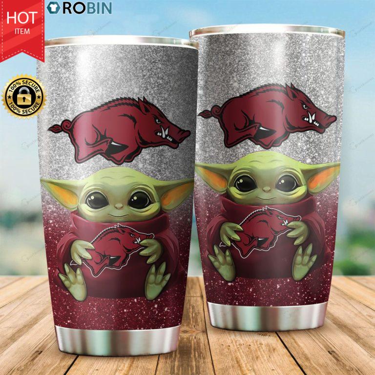 Baby Yoda Hug Arkansas Razorbacks 20oz Tumbler
