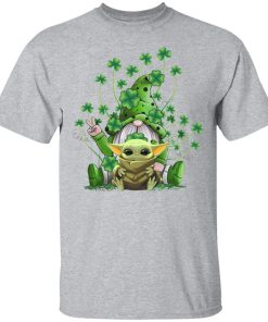 Green Gnome Hugging Baby Yoda St Patty's Day T-Shirt, Hoodie