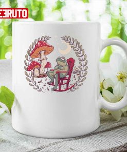 Goblincore Aesthetic Cottagecore Frog Chilling Vintage Mushrooms Mug