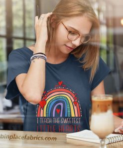 ladies t shirt hearts rainbow i teach the sweetest teacher PZGGw