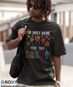 a t shirt black halloween im just here for the candy cmpys4