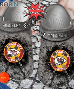 Football Crocs – Kansas City Chiefs Personalized Chain Breaking Wall Clog Shoes Football Crocs – Kansas City Chiefs Personalized Chain Breaking Wall Clog Shoes