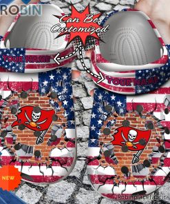 Football Crocs – Personalized Tampa Bay Buccaneers American Flag Breaking Wall Clog Shoes Football Crocs – Personalized Tampa Bay Buccaneers American Flag Breaking Wall Clog Shoes