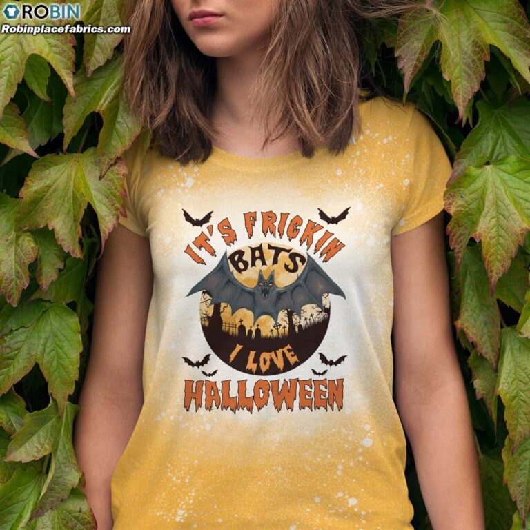 It’s Frickin Bats I Love Halloween Bleached T-Shirt – Funny Halloween Bleached Shirt