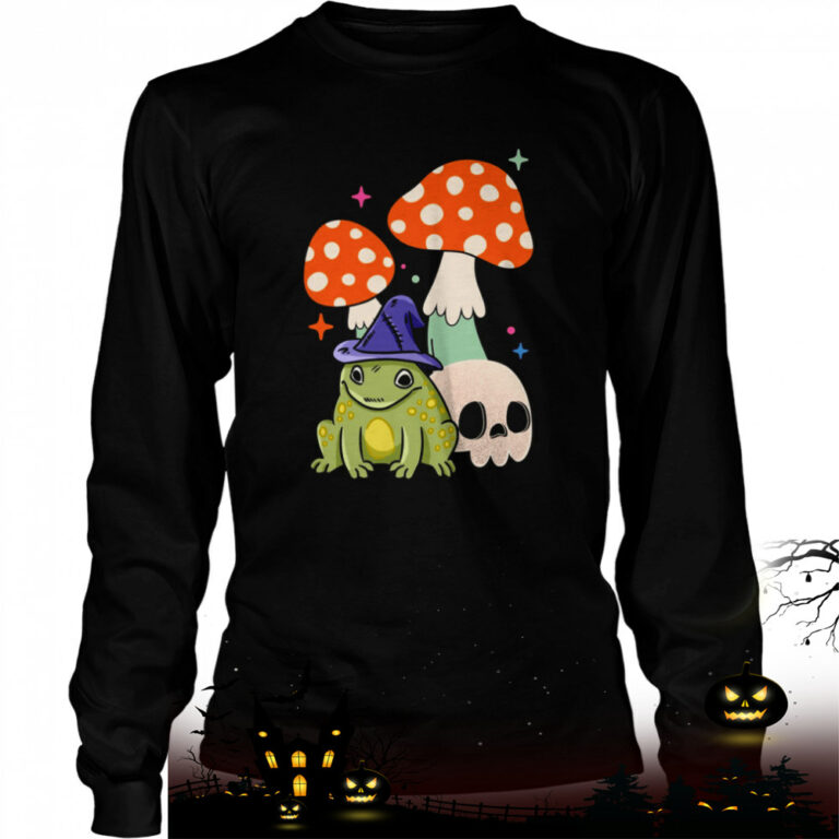 Cute Witchy Frog Cottagecore Frog Wizard Frog With Mushroom And Skull Witchcraft Halloween Shirt