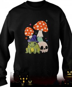 Cute Witchy Frog Cottagecore Frog Wizard Frog With Mushroom And Skull Witchcraft Halloween Shirt