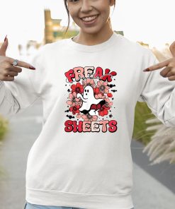 funny spooky freak in the sheets halloween floral spooky ghost shirt 31 aawste