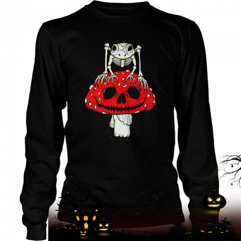 Happy Halloween Cottagecore Skeleton Frog Skull Mushroom Goth Halloween Shirt