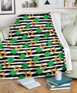 Horseshoes Pattern Print Design 01 Premium Blanket