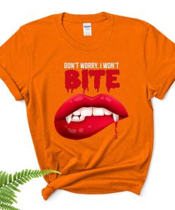 sexy vampire fangs red lips i won t bite halloween costume funny halloween shirt 34 hau4yr