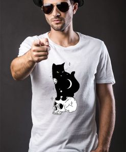 the black cat on the skull halloween graphic shirt 1 hthqf