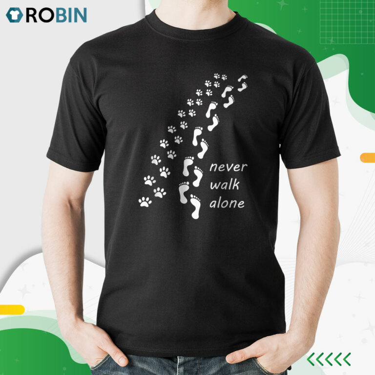 Mai Camminare Da Solo. Tshirt Regalo Per Padrona Di Cane Maglietta