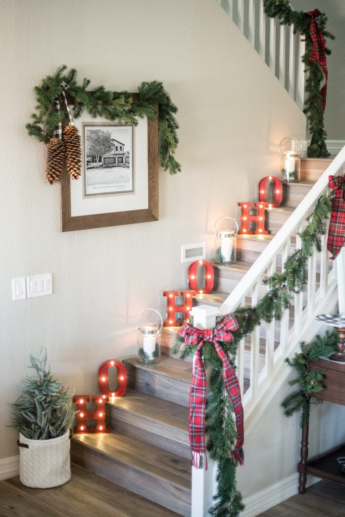 Christmas decoration for indoor staircases Beautiful, Simple Indoor Christmas Decoration Tips