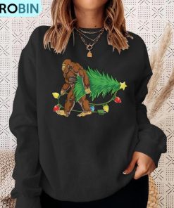 bigfoot-christmas-tree-lights-xmas-boys-sasquatch-lovers-ugly-christmas-sweatshirt-4