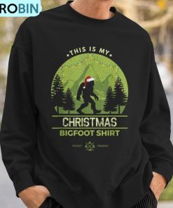 merry-xmas-bigfoot-santa-squatch-christmas-yeti-ugly-christmas-sweatshirt-3