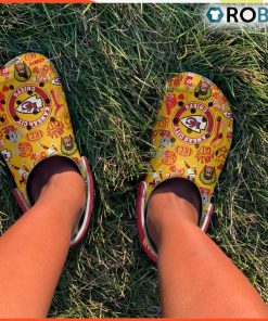 kansas-city-chiefs-nfl-classic-crocs-shoes-4