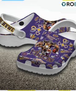 minnesota-vikings-nfl-classic-crocs-shoes-4