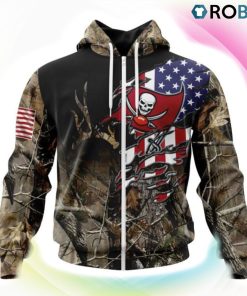 Tampa Bay Buccaneers Hunting Camo US Flag Style 3D Hoodie, Buccaneers Merchandise Tampa Bay Buccaneers Hunting Camo US Flag Style 3D Hoodie, Buccaneers Merchandise