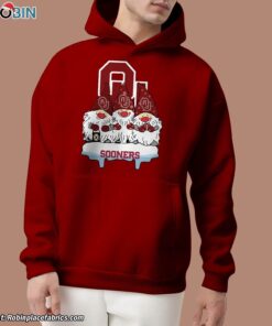 Christmas Gnomes Hold Oklahoma Sooners Unisex Shirt