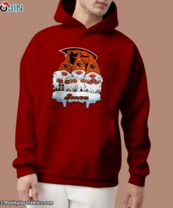 Christmas Gnomes Hold Oregon State Beavers Unisex Shirt