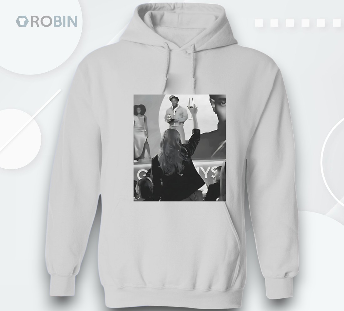 Taylor Celebrates Kendrick Lamar's Grammy Win Photo Shirt Taylor Celebrates Kendrick Lamar's Grammy Win Photo Shirt