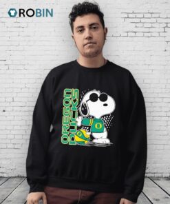 Snoopy Stand Oregon Ducks Shirt