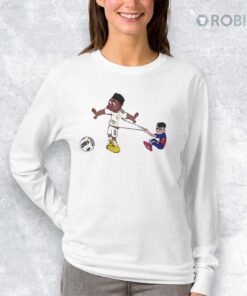 Pedri pulling vini shirt