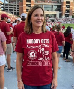 Nobody Gets Between Mom And Her Alabama Crimson Tide Unisex Shirt